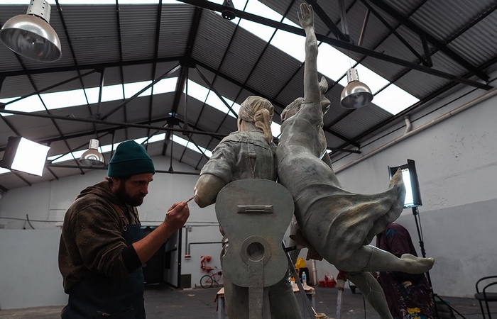 estatua leonardo favio