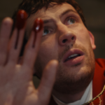 Wake Up Dead Man Un misterio de Knives Out (1)